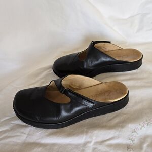 Clarks Black Leather Slip-On Women's Clogs 8M